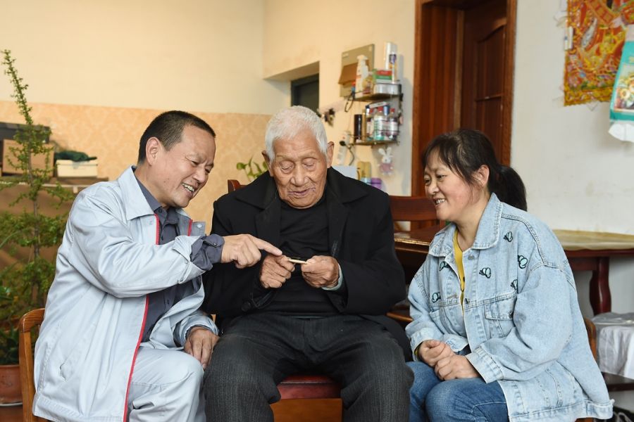 走訪側(cè)記|“她真的比親閨女做得還要好！”